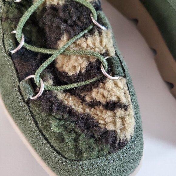 NWOT Bernardo Dana Green Suede Bootie with Camo Fleece Size 7.5 - Picture 3 of 7